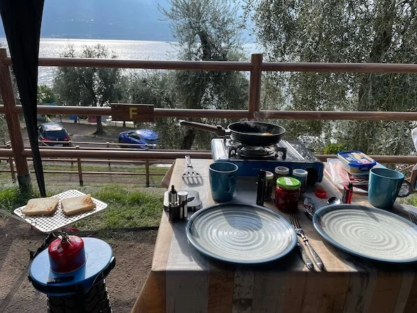 Frühstückstisch am Gardasee