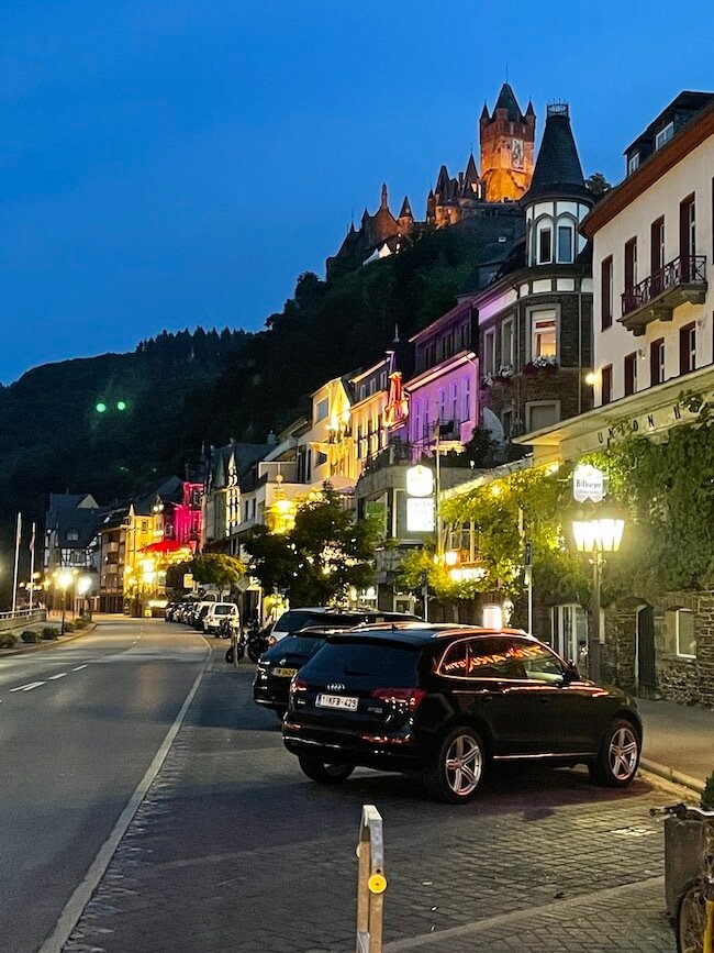 Moselpromenade am Abend